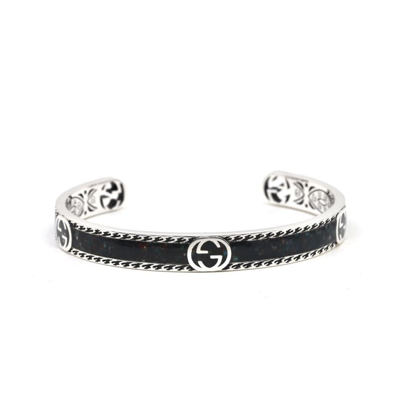 G*u*i bracelets